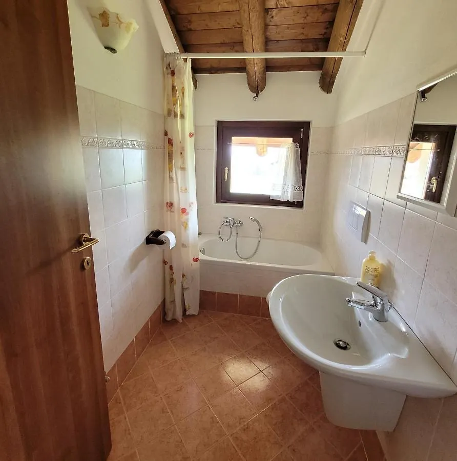 Cinque Abeti Agrialloggio Mountain Lake Iseo Hospitality Bossico Bed & Breakfast